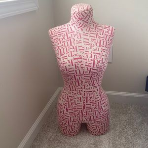 VS pink rare mannequin